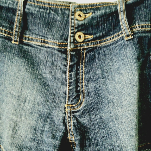 Laser Jeans size 11 denim short shorts with side pockets and grommet det… - Picture 3 of 4